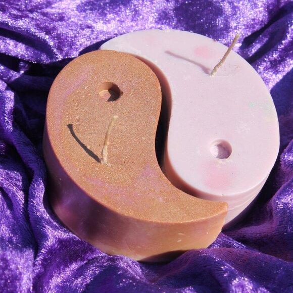 Yin Yang Candle Set in Pink and Gold - Picture 2 of 8